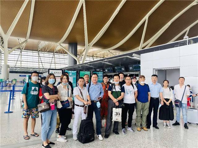 今天下午,由春秋旅游组织的第一个跨省游首发团24人将搭乘春秋航空9c